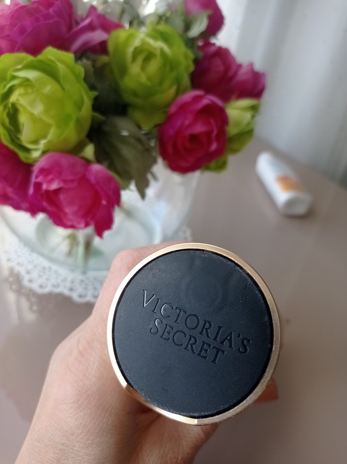 Victoria's Secret Bare Vanilla Vücut Losyonu - Görsel 5