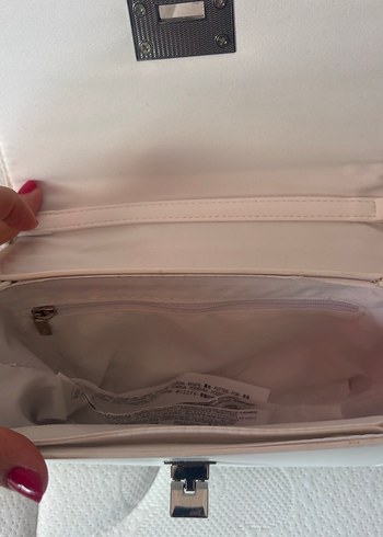 stradivarius beyaz askılı çanta - Görsel 3
