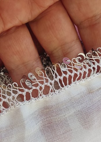 Beyaz pullu tülbent başörtüsü - Görsel 2