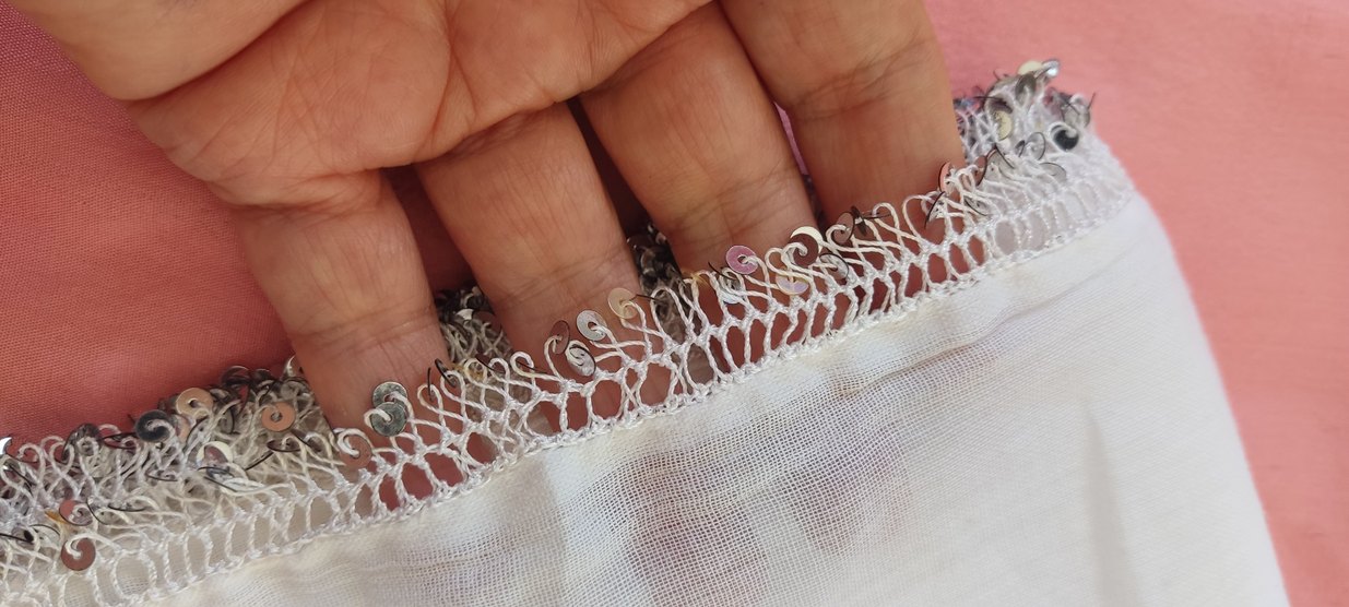 Beyaz pullu tülbent başörtüsü - Görsel 2