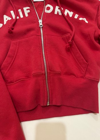 s Beden kırmızı Renk calıfornia yazılı kırmızı croptop bershka hırka arkası da yazılı