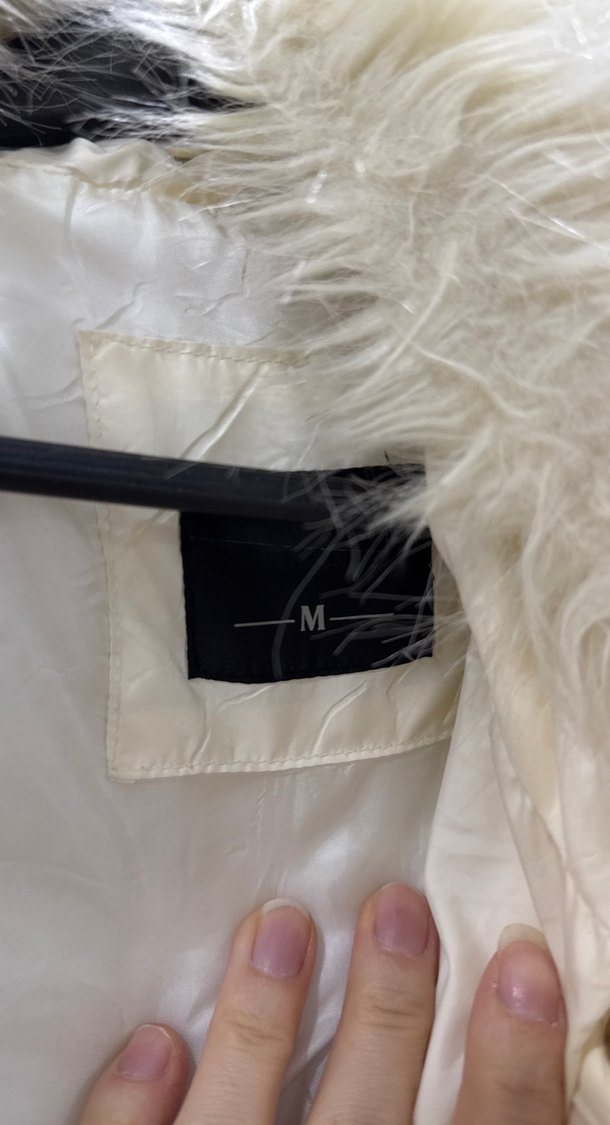 Beyaz Kürklü Kadın Kış Montu - Görsel 2