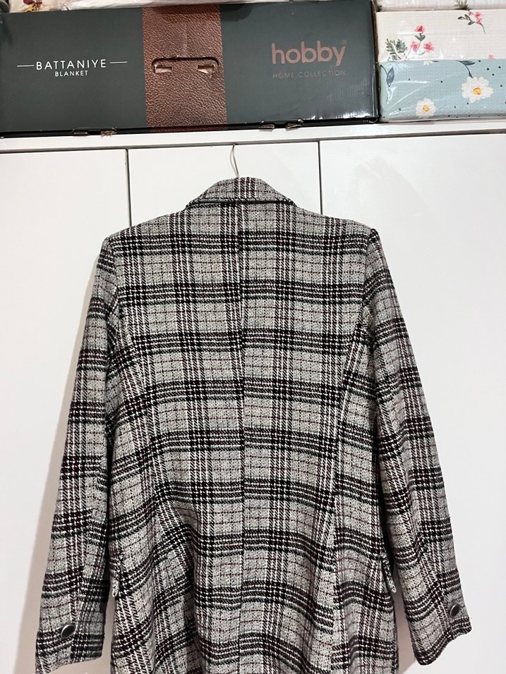 Kadın Gri Ekose Düğmeli Midi Blazer - Görsel 3