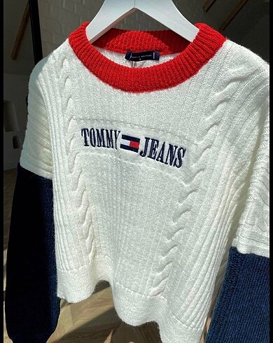 TOMMY JEANS KAZAK ?