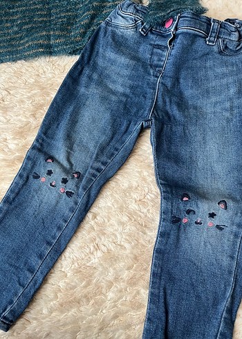 Nakışlı Triko Üst ve Kot Pantolon Bebek Kız Takımı - Görsel 3