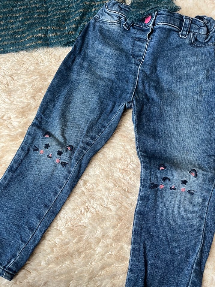 Nakışlı Triko Üst ve Kot Pantolon Bebek Kız Takımı - Görsel 3