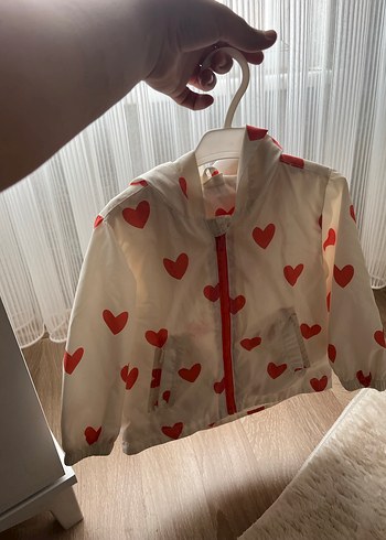 Kız Çocuk Kapüşonlu Beyaz Kalp Desenli Yağmurluk - Görsel 4