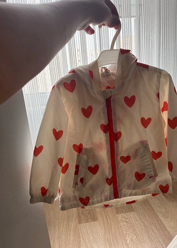 Kız Çocuk Kapüşonlu Beyaz Kalp Desenli Yağmurluk - Görsel 2