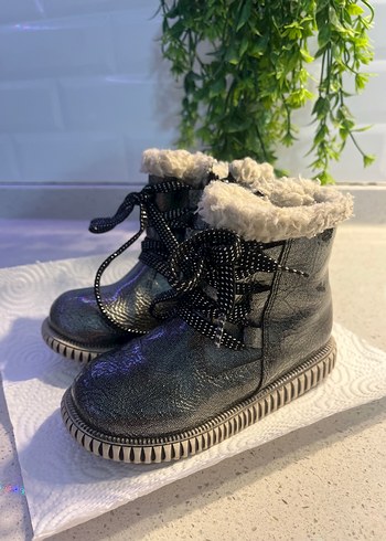 Gri Yılan Desenli Kürklü Kız Botları - Görsel 5