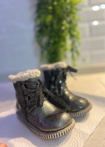 Gri Yılan Desenli Kürklü Kız Botları - Görsel 6