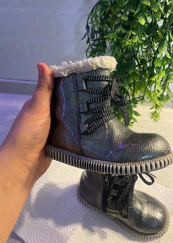 Gri Yılan Desenli Kürklü Kız Botları - Görsel 3