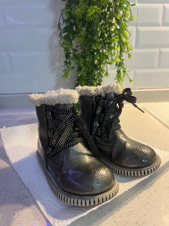 Gri Yılan Desenli Kürklü Kız Botları - Görsel 2