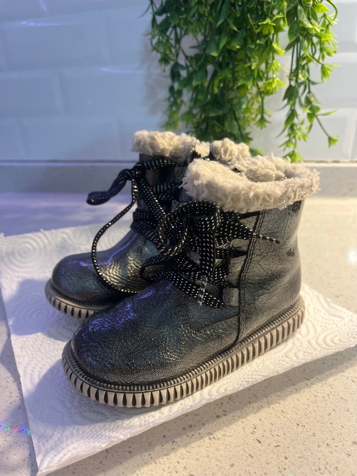 Gri Yılan Desenli Kürklü Kız Botları - Görsel 5