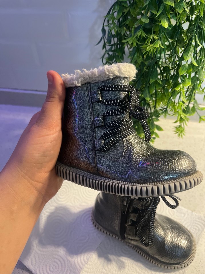 Gri Yılan Desenli Kürklü Kız Botları - Görsel 3