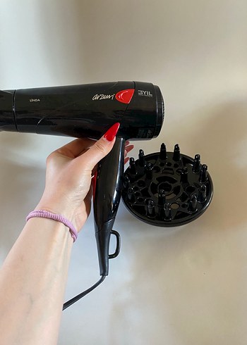  Beden Renk Parlak Siyah ve Kırmızı Saç Kurutma Makinesi