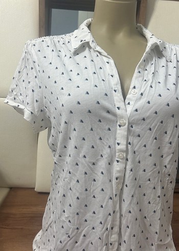 Düğmeli V Yakalı Beyaz Kadın Gömlek - Görsel 3