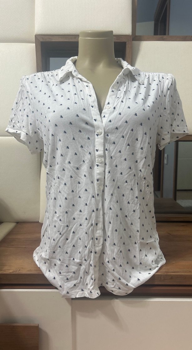 Düğmeli V Yakalı Beyaz Kadın Gömlek - Görsel 2