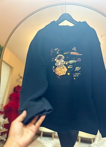 Sweatshirt