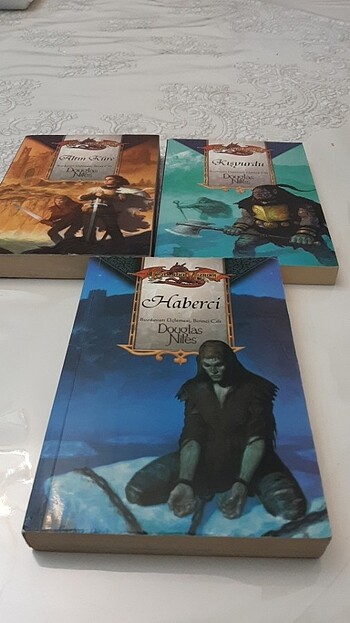 BUZDUVARI ÜÇLEMESİ/Douglas Niles,fantastik roman