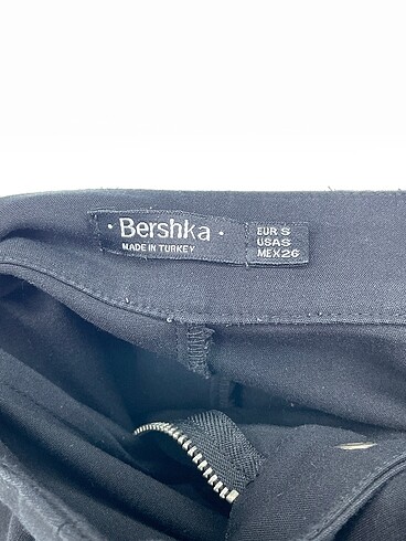 s Beden siyah Renk Bershka Mini Etek %70 İndirimli.