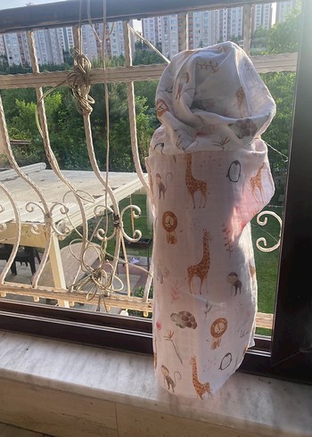 24-36 Ay Beden Kız Çocuk Beyaz Kapüşonlu panço