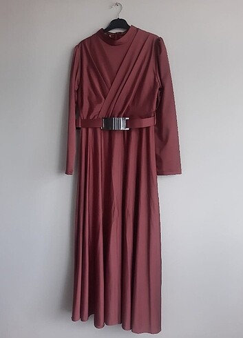 Kruvaze yaka Kemerli şık tesettür saten elbise - Görsel 5