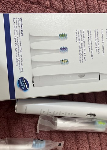 PSC42 Beyaz Şarjlı Diş Fırçası 3+1 Başlık - Görsel 2