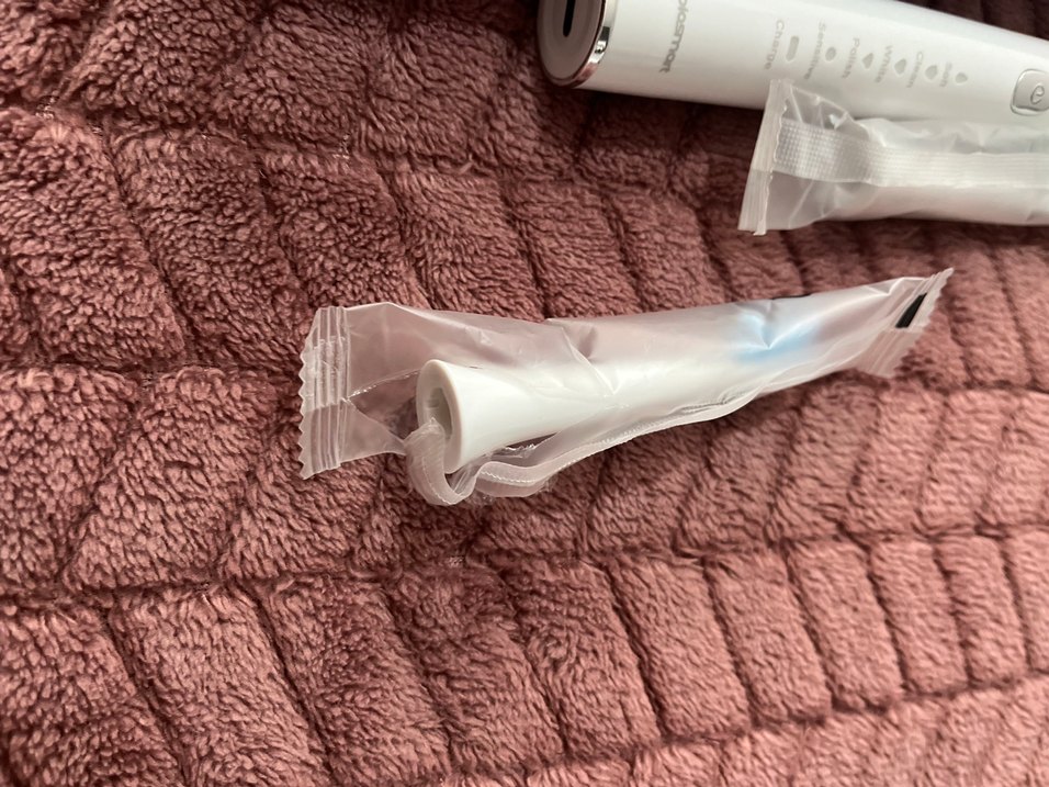 PSC42 Beyaz Şarjlı Diş Fırçası 3+1 Başlık - Görsel 3