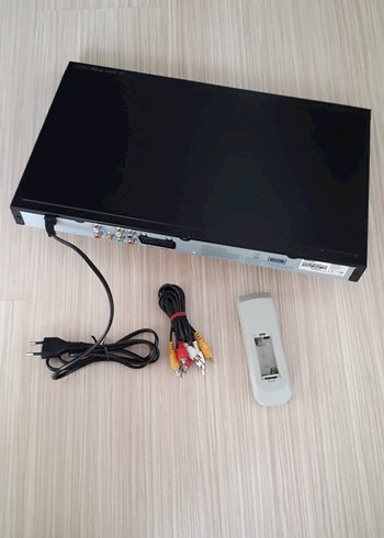 Siyah Toshiba DVD Oynatıcı Kumanda ve Kablolarla - Görsel 3