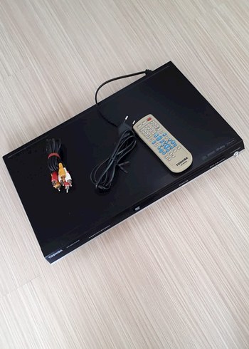 Siyah Toshiba DVD Oynatıcı Kumanda ve Kablolarla - Görsel 2