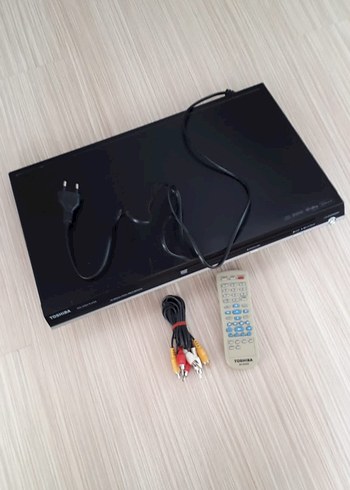 Siyah Toshiba DVD Oynatıcı Kumanda ve Kablolarla - Görsel 4