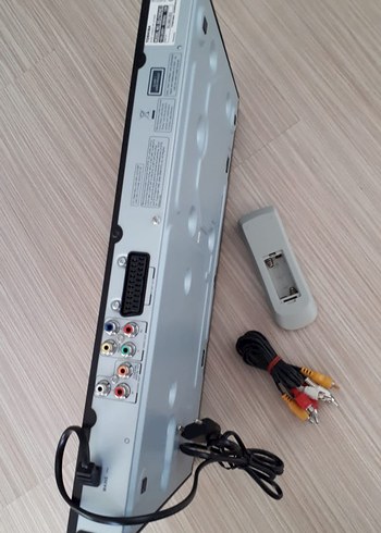 Siyah Toshiba DVD Oynatıcı Kumanda ve Kablolarla - Görsel 6