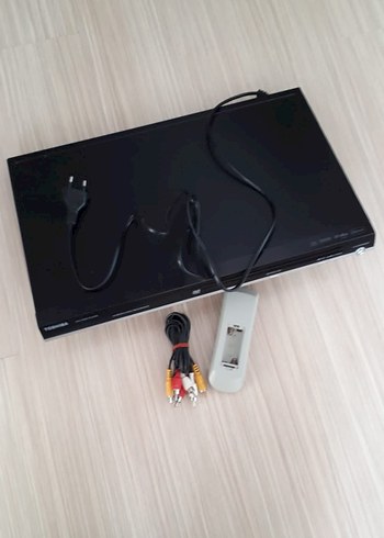 Siyah Toshiba DVD Oynatıcı Kumanda ve Kablolarla - Görsel 8