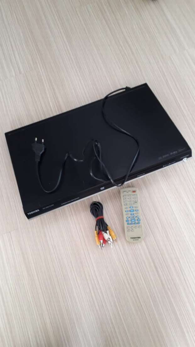 Siyah Toshiba DVD Oynatıcı Kumanda ve Kablolarla - Görsel 4