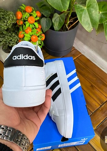 36 Beden beyaz Renk sıfır kutlu ithal Adidas GRAND COURT LOW