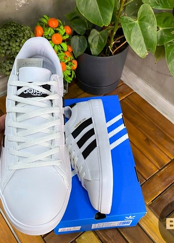 38 Beden Adidas Low Beyaz Siyah Kadın Spor Ayakkabı
