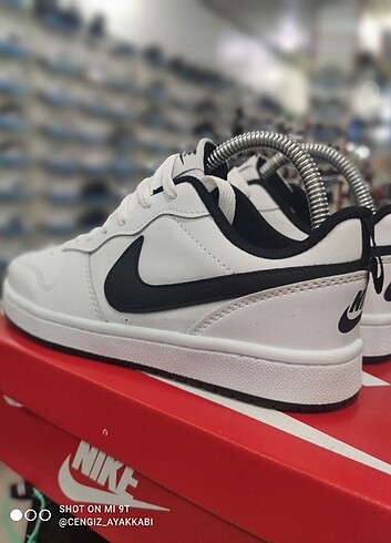 36 Beden beyaz Renk Sıfır ürün kutulu ithal Nike COURD brouhgt tam kalıp 36.44 arası