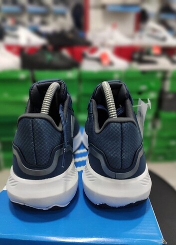 38 Beden mavi Renk Sıfır ürün kutulu ithal Adidas RUN 36.44 arası bedenleri mevcutt