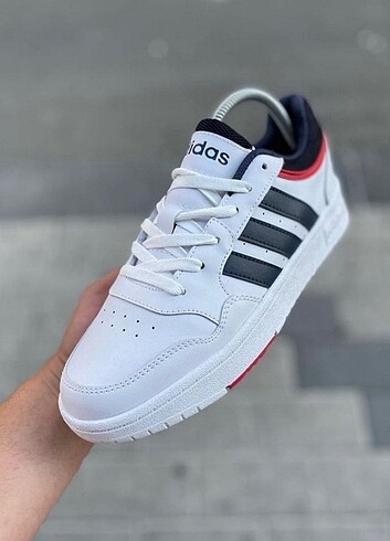 sıfır ürün kutulu ithal Adidas HOOPS ...36.44 arası bedenleri me