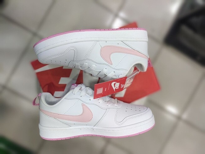 37 Beden Sıfır ürün kutulu NIKE COURT