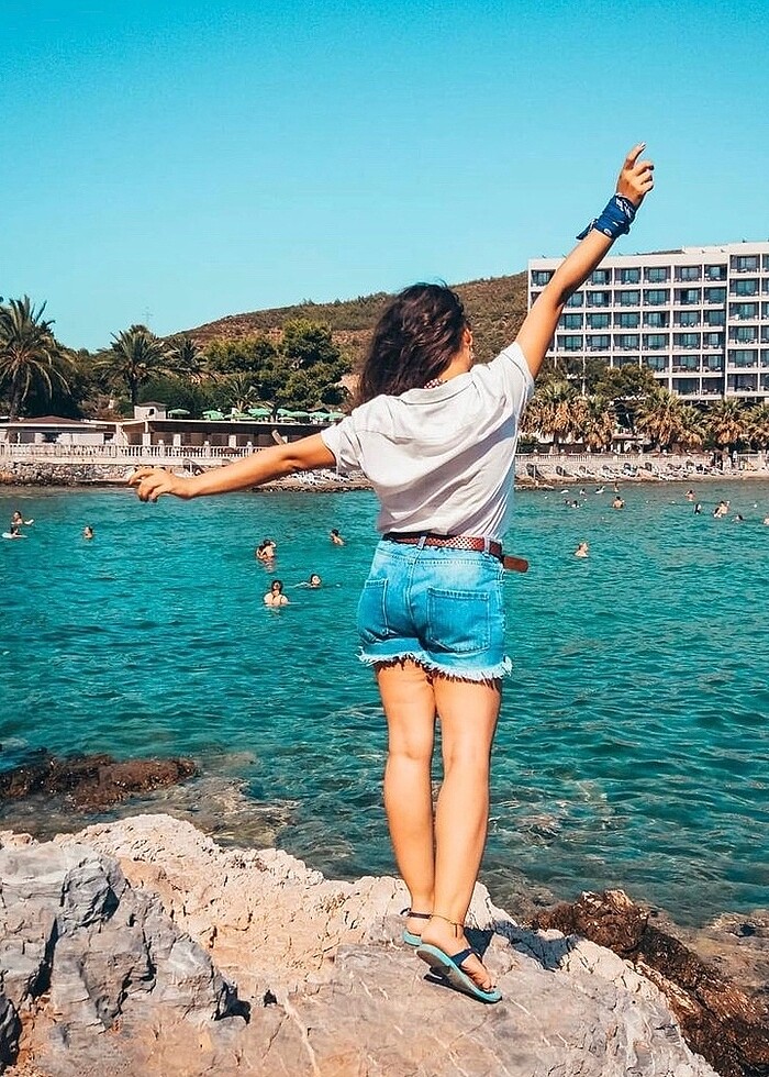 Püskül ve Düğme detaylı Jean Şort - Görsel 2