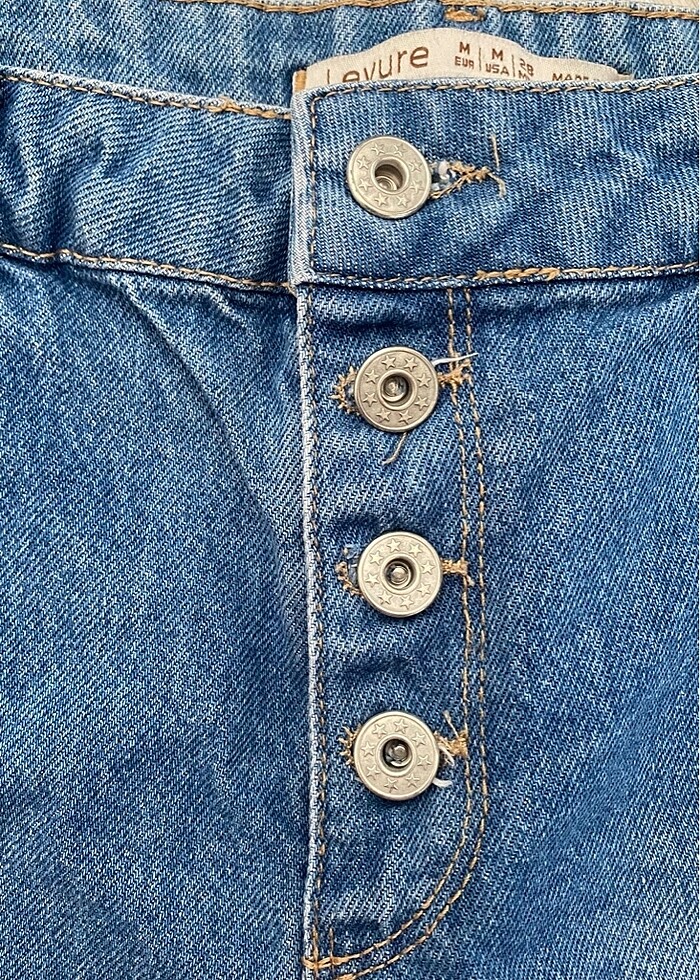 Püskül ve Düğme detaylı Jean Şort - Görsel 4