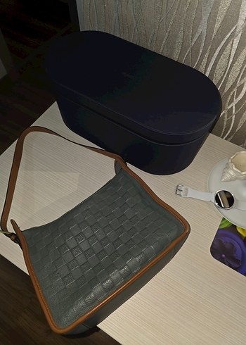 Kemer Detayli Deri Kadın Çanta - Görsel 3