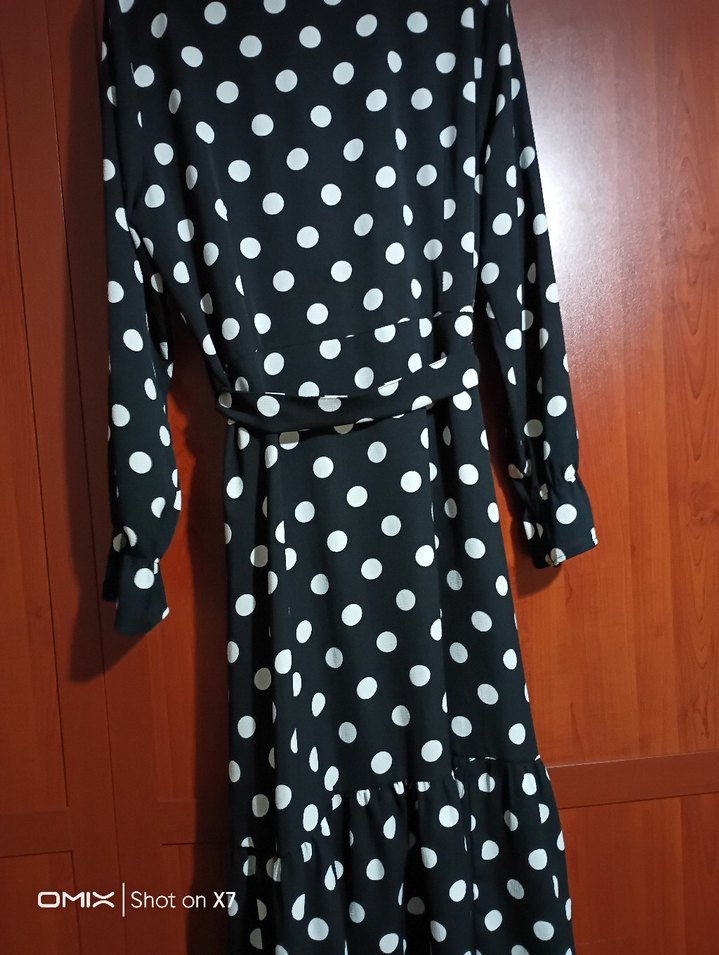 Düğmeli Siyah Puantiyeli Uzun Elbise - Görsel 2