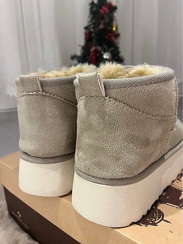 Ugg UGG BOT