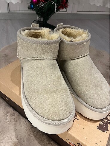 37 Beden UGG BOT
