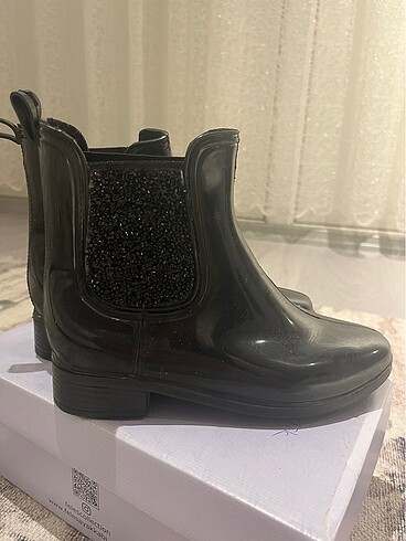 Diğer Yağmur Botu