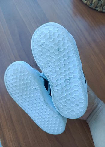 23 Beden Erkek Çocuk Beyaz Adidas Spor Ayakkabı