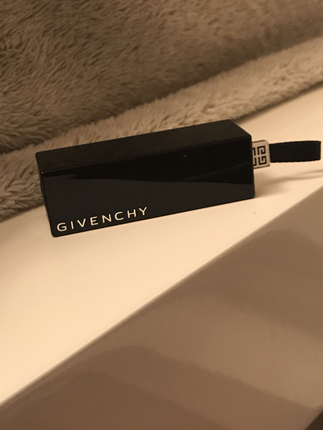 diğer Beden Givenchy ruj
