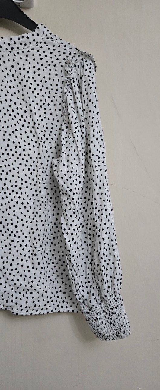 Uzun Kollu Puantiyeli Beyaz Bluz - Görsel 3